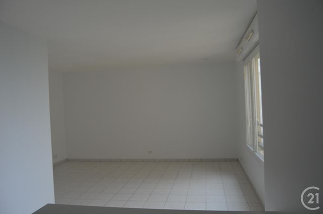Afficher la photo en grand Studio à louer - 1 pièce - 35.5 m2 - CERGY - 95 - ILE-DE-FRANCE - Century 21 Agence De L'Hautil