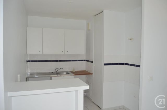 Afficher la photo en grand Studio à louer - 1 pièce - 35.5 m2 - CERGY - 95 - ILE-DE-FRANCE - Century 21 Agence De L'Hautil