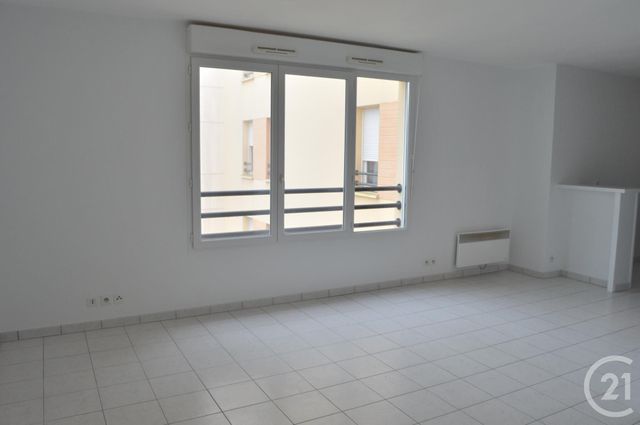 Afficher la photo en grand Studio à louer - 1 pièce - 35.5 m2 - CERGY - 95 - ILE-DE-FRANCE - Century 21 Agence De L'Hautil