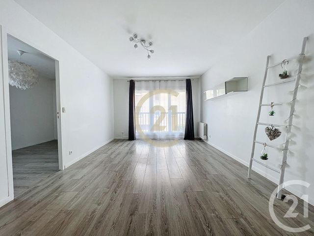 Appartement F2 à vendre - 3 pièces - 47.35 m2 - MENUCOURT - 95 - ILE-DE-FRANCE - Century 21 Agence De L'Hautil